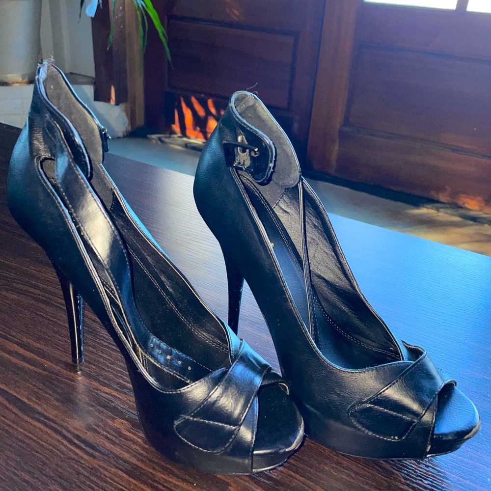 Venus Black stilettos